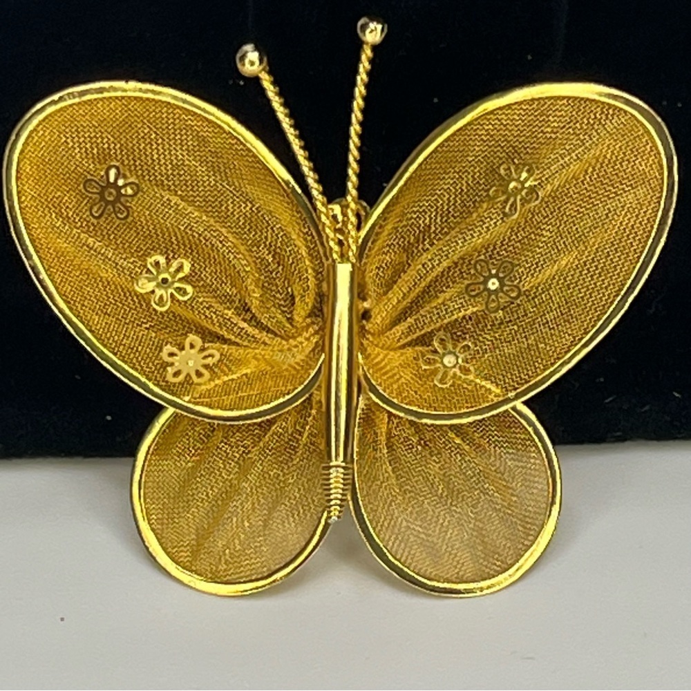 Mesh butterfly brooch gold tone, lightweight, vintage 1970d